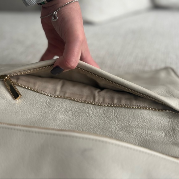 Tory Burch Reva Clutch in Cream - Picture 5 of 5